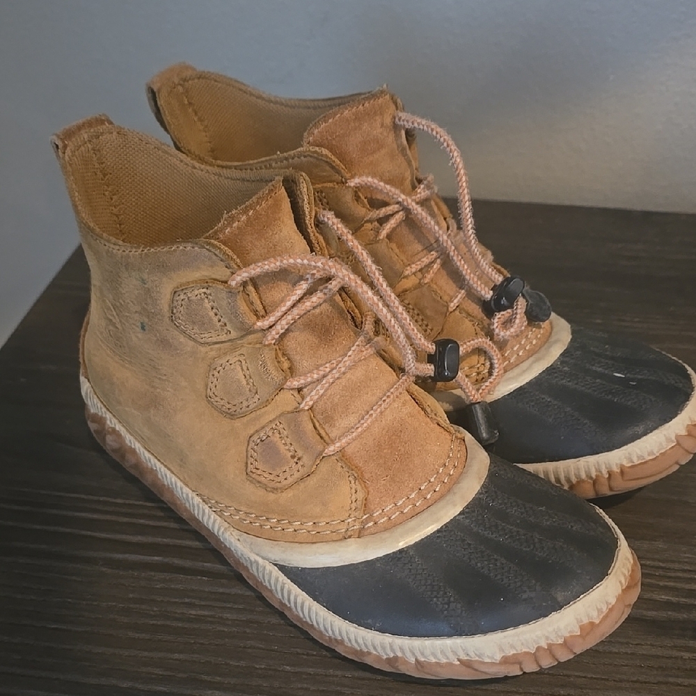 Kids Tan and Black Boots